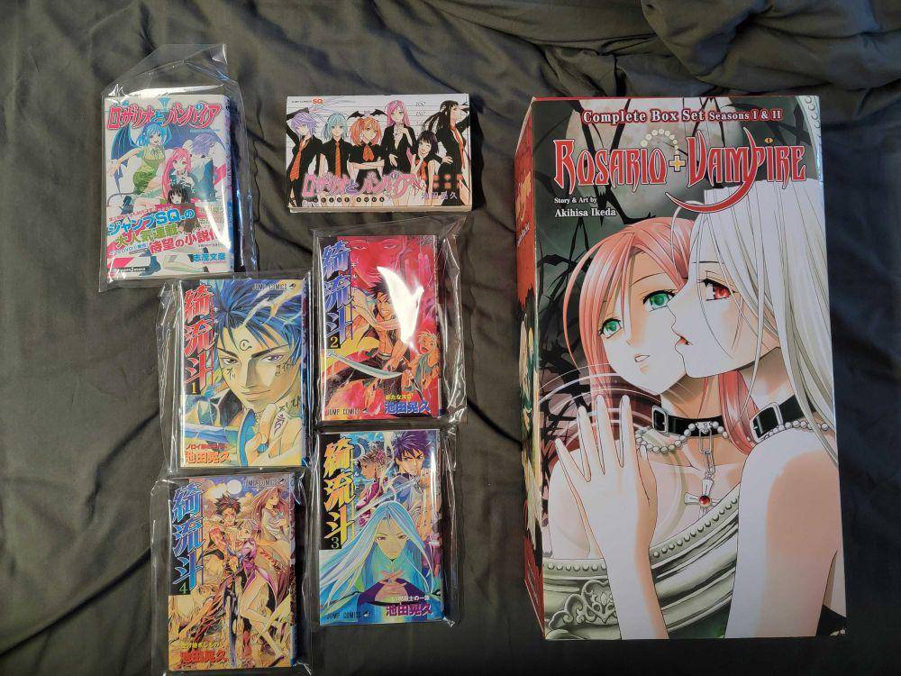 potret koleksi Rosario + Vampire (reddit.com/r/RosarioVampire)