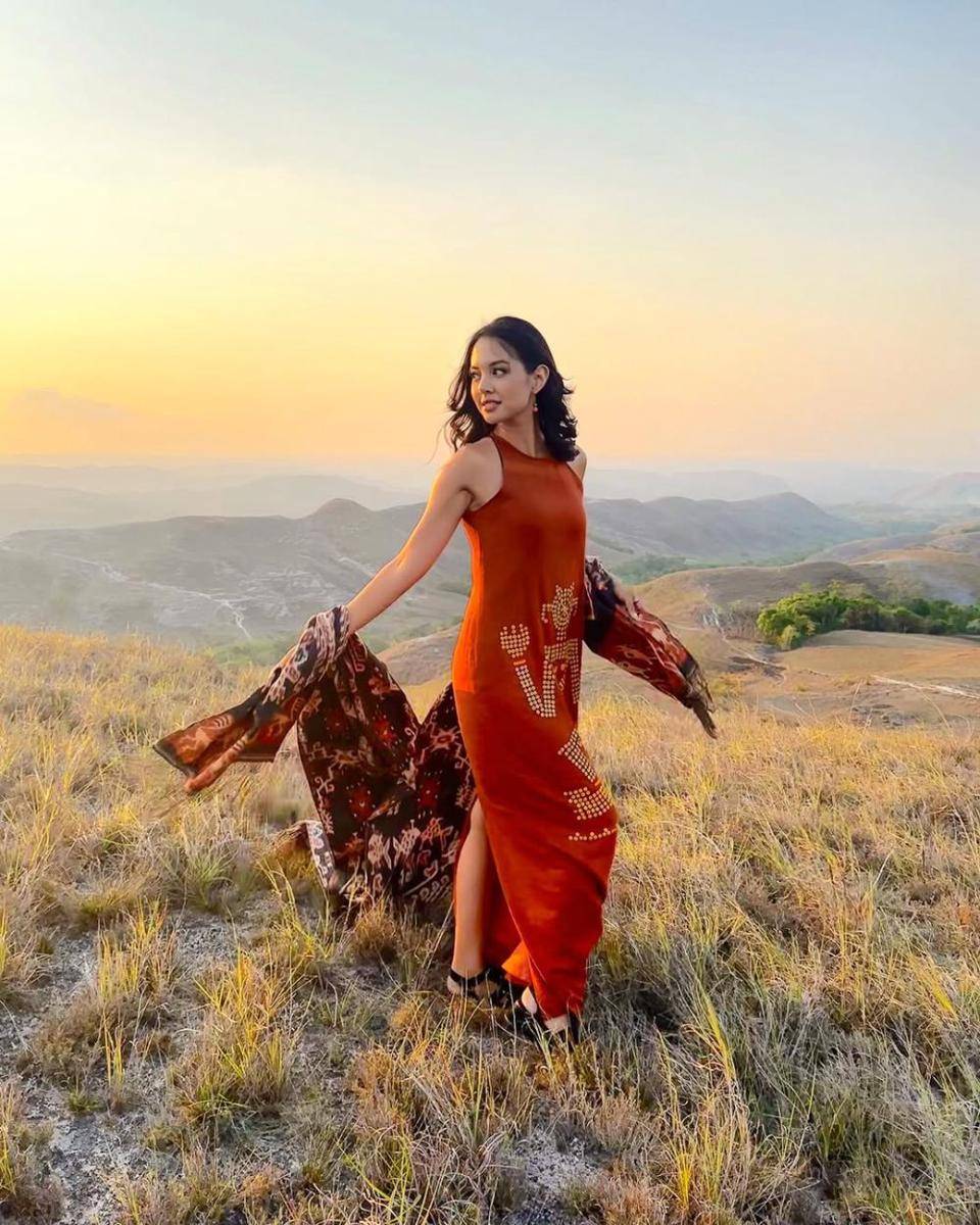 inspirasi gaya etnik ala Aurelie Moeremans (instagram.com/aurelie)