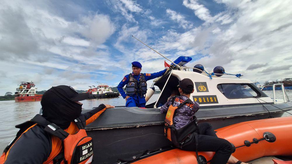 Tim SAR terus melakukan pencarian terhadap Taslim (61), nelayan yang dilaporkan hilang di Sungai Mahakam. (Dok. KPP Balikpapan)