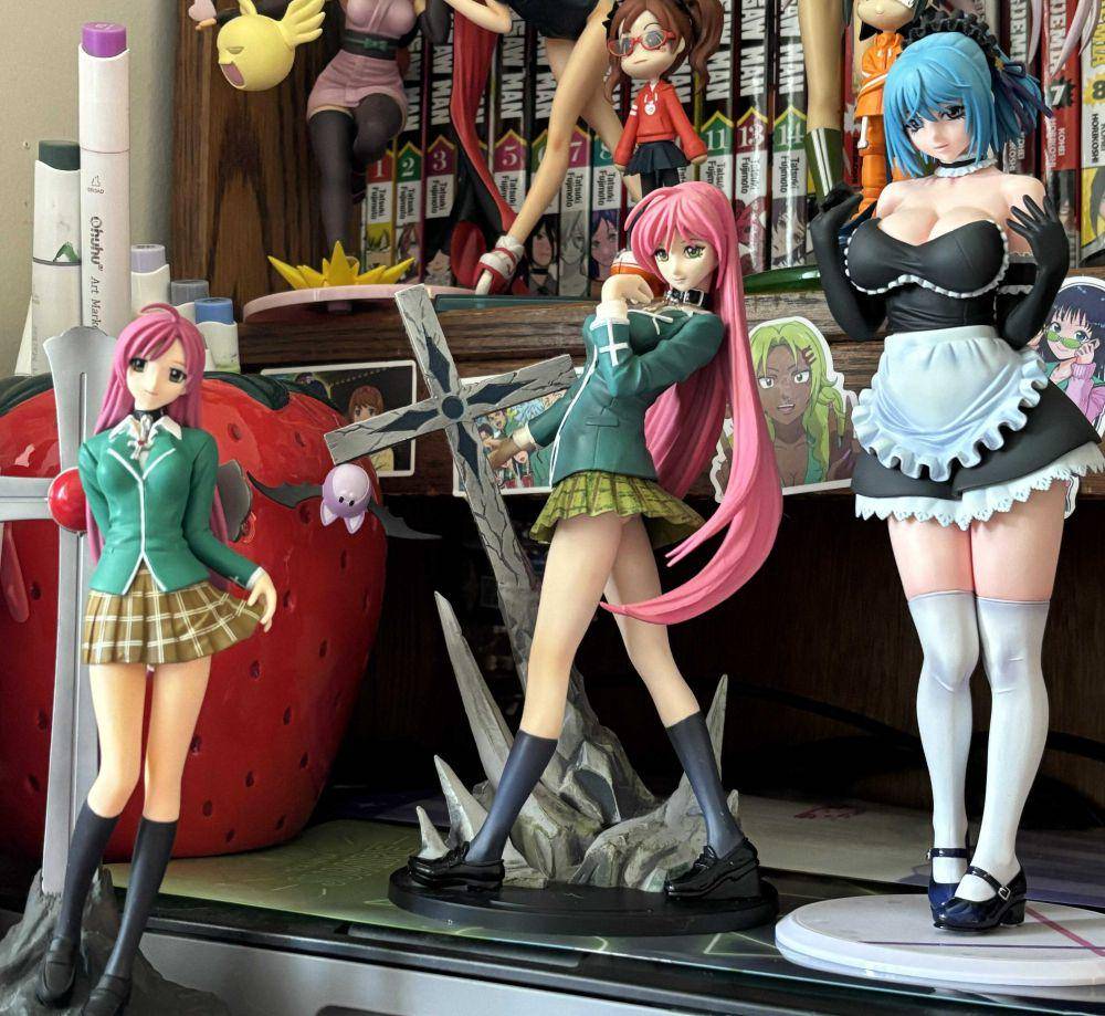 potret koleksi Rosario + Vampire (reddit.com/r/RosarioVampire)