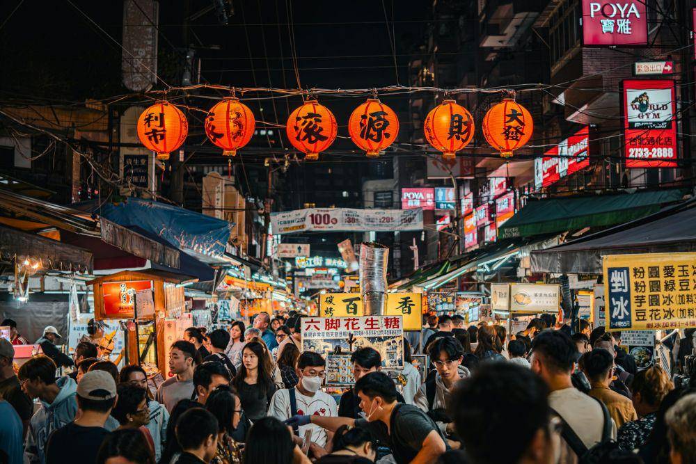 Ilustrasi night market di Taiwan (unsplash.com/Daniel Honies)