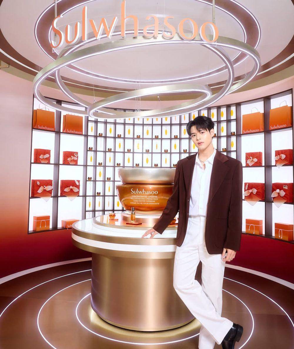 smart casual outfit ala Poon Mitpakdee (instagram.com/poon_mit12)