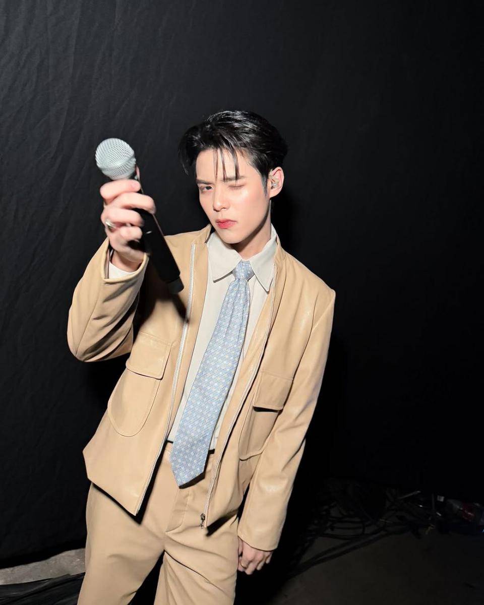 smart casual outfit ala Poon Mitpakdee (instagram.com/poon_mit12)