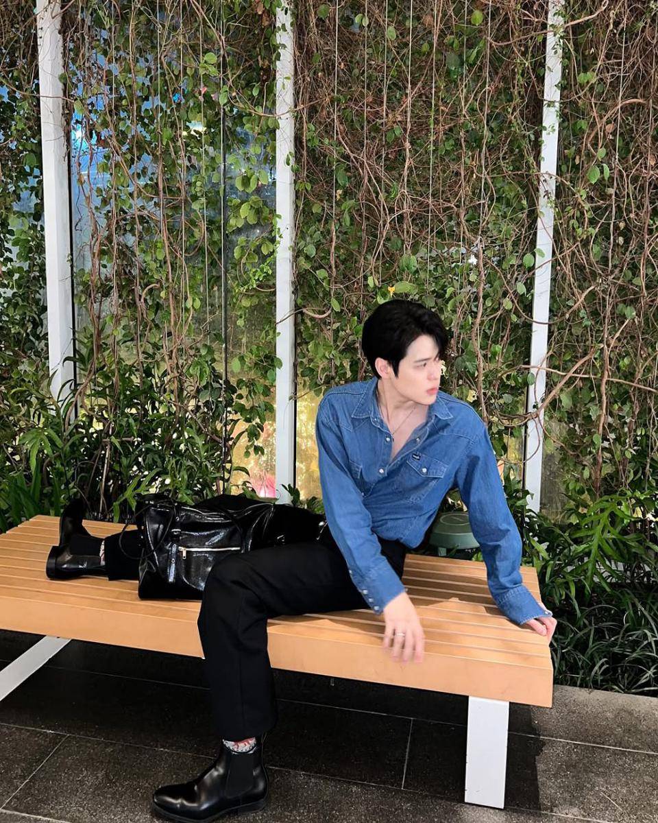 smart casual outfit ala Poon Mitpakdee (instagram.com/poon_mit12)