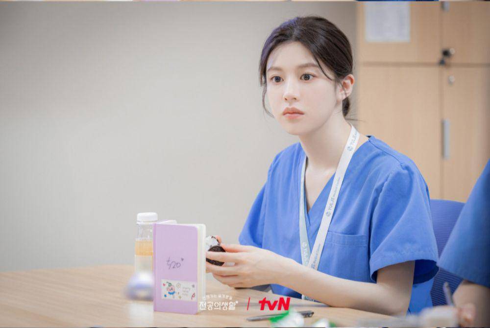 cuplikan drama Resident Playbook (dok.tvn/Resident Playbook)