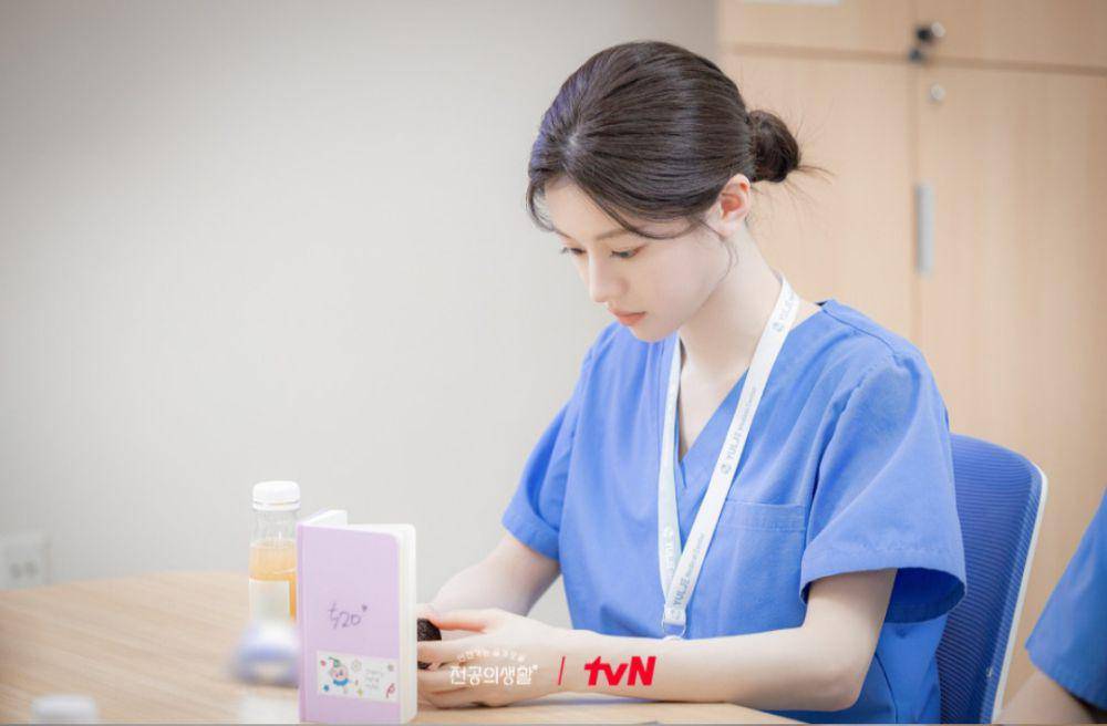 cuplikan drama Resident Playbook (dok.tvn/Resident Playbook)
