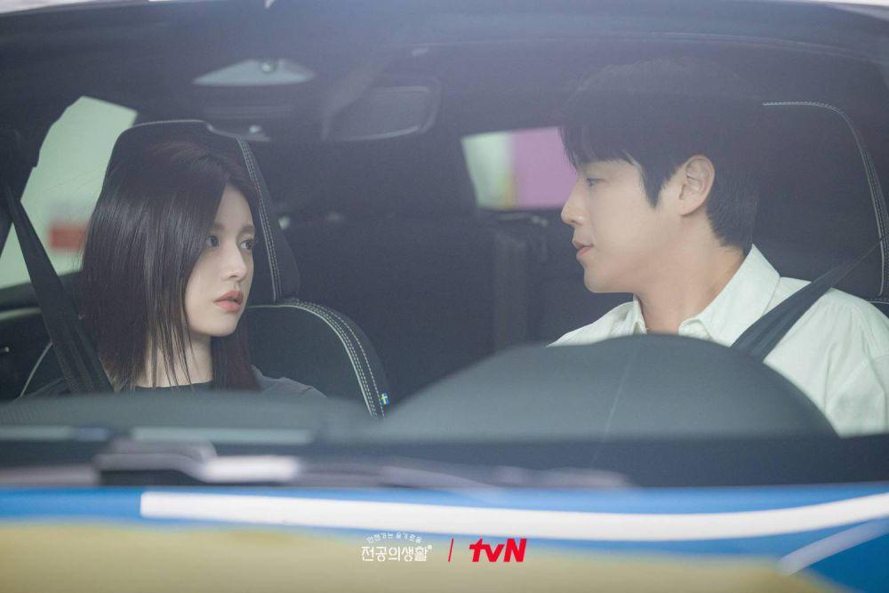 Cuplikan drama Korea Resident Playbook (dok. tvN/Resident Playbook)
