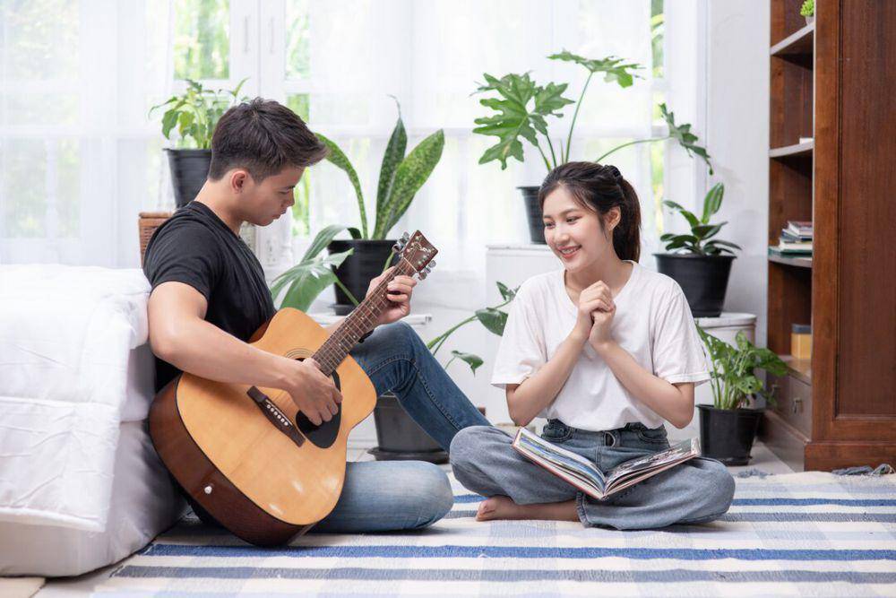 Ilustrasi mencoba hal baru bareng pasangan (freepik.com/jcomp)