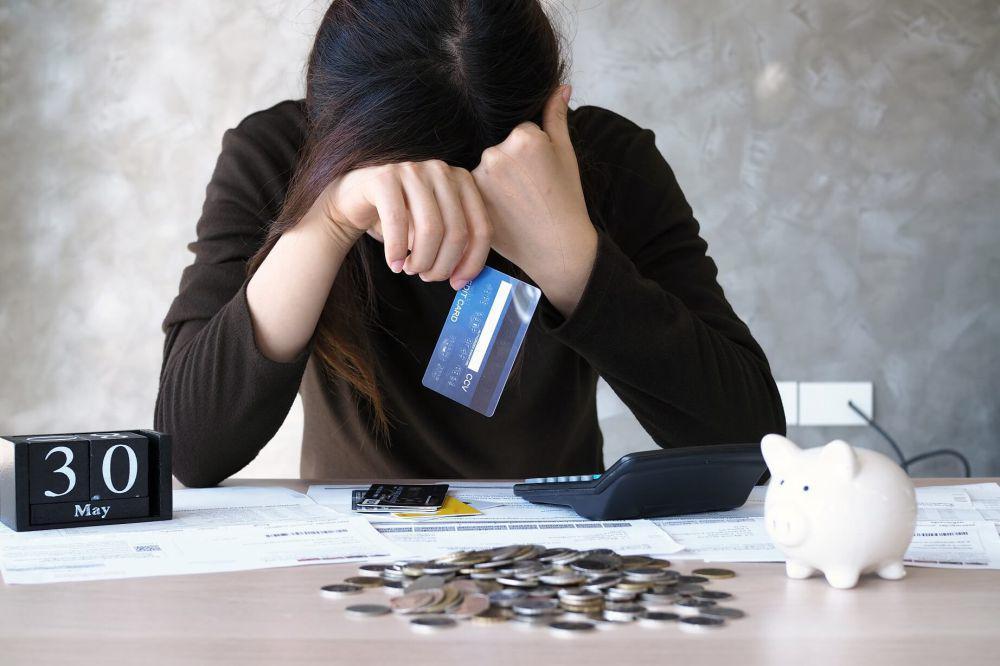 5 Dampak Emosional Utang yang Diam-diam Bisa Menghancurkan Hidupmu