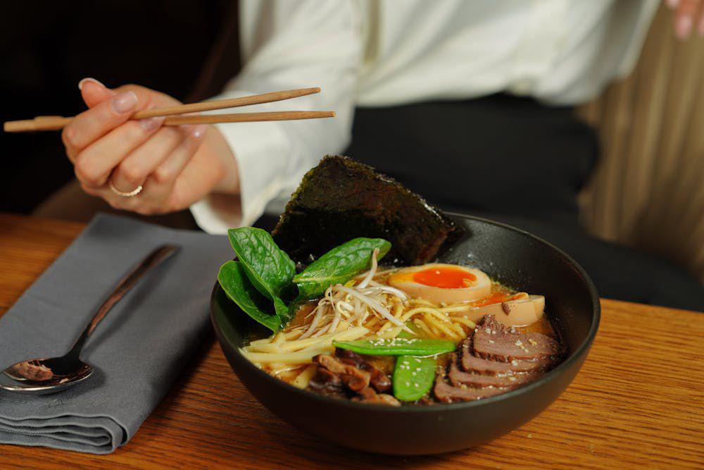 5 Kesalahan Saat Makan Ramen, Sering Dilakukan Tapi Kamu Gak Sadar!