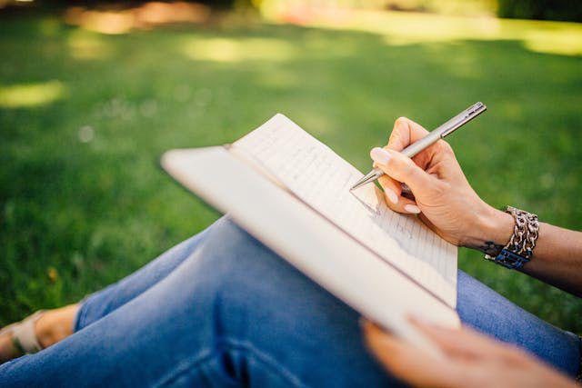 ilustrasi journaling (pexels.com/Negative Space)