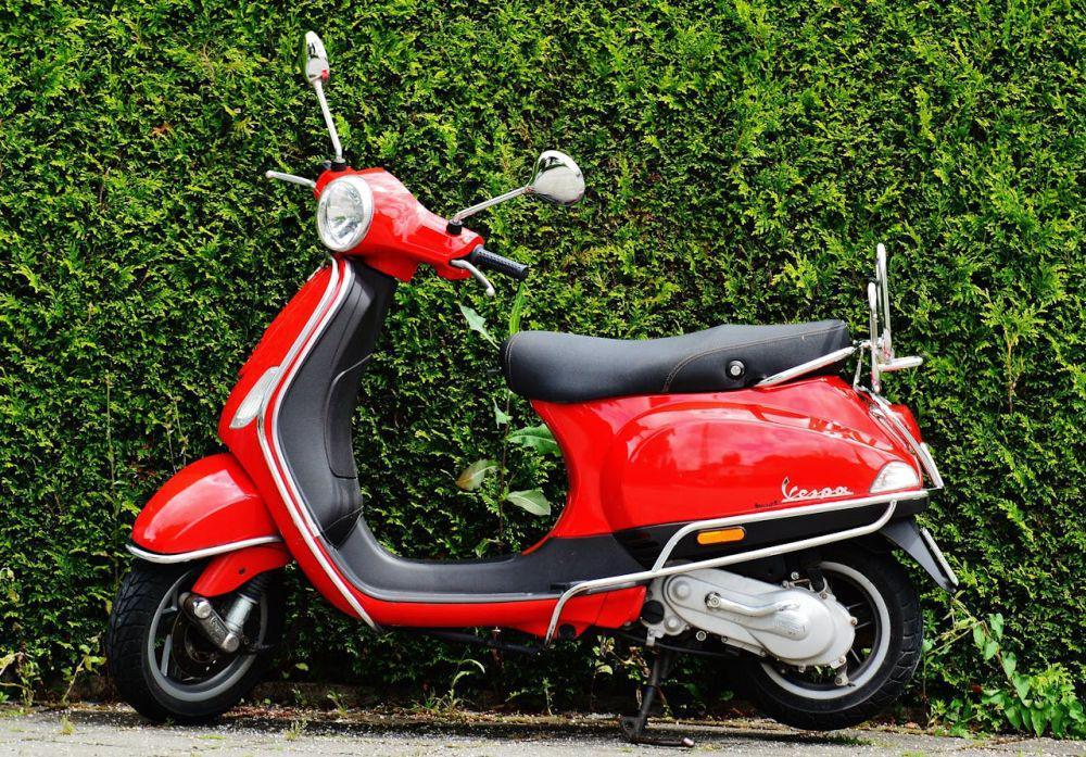 5 Rekomendasi Warna Vespa Matic untuk Perempuan, Ada Pink Rosa!