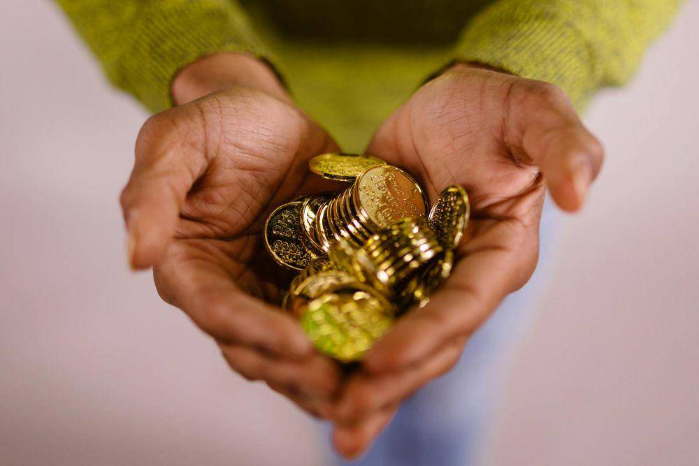 ilustrasi koin emas (pexels.com/RDNE Stock project)