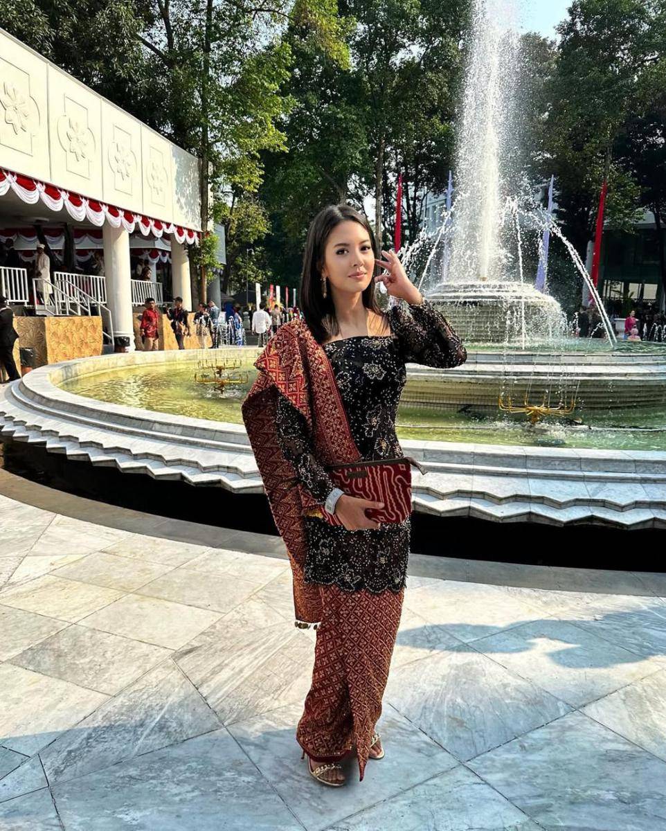 inspirasi gaya etnik ala Aurelie Moeremans (instagram.com/aurelie)