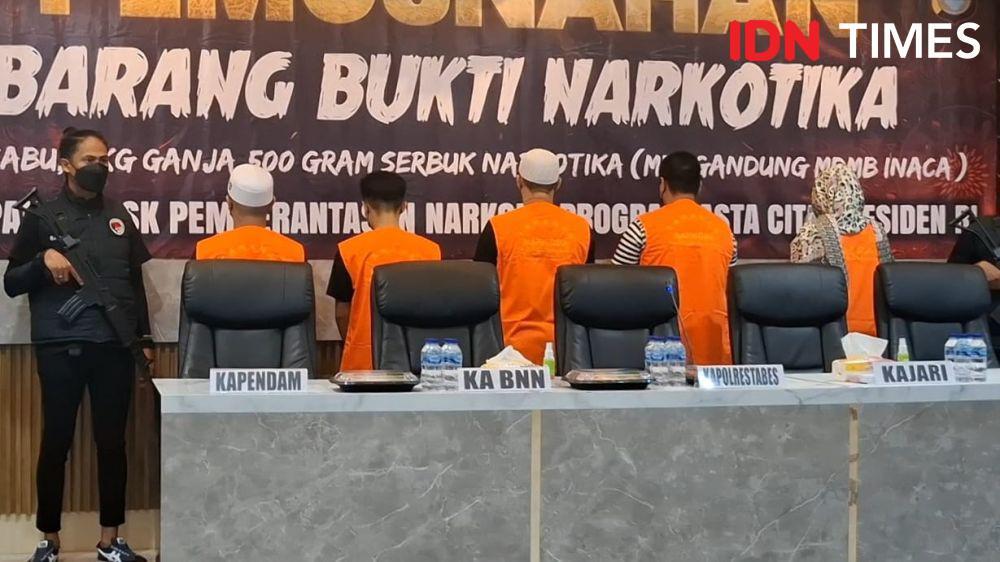 Para tersangka kasus narkotika di Makassar. IDN Times/Darsil Yahya