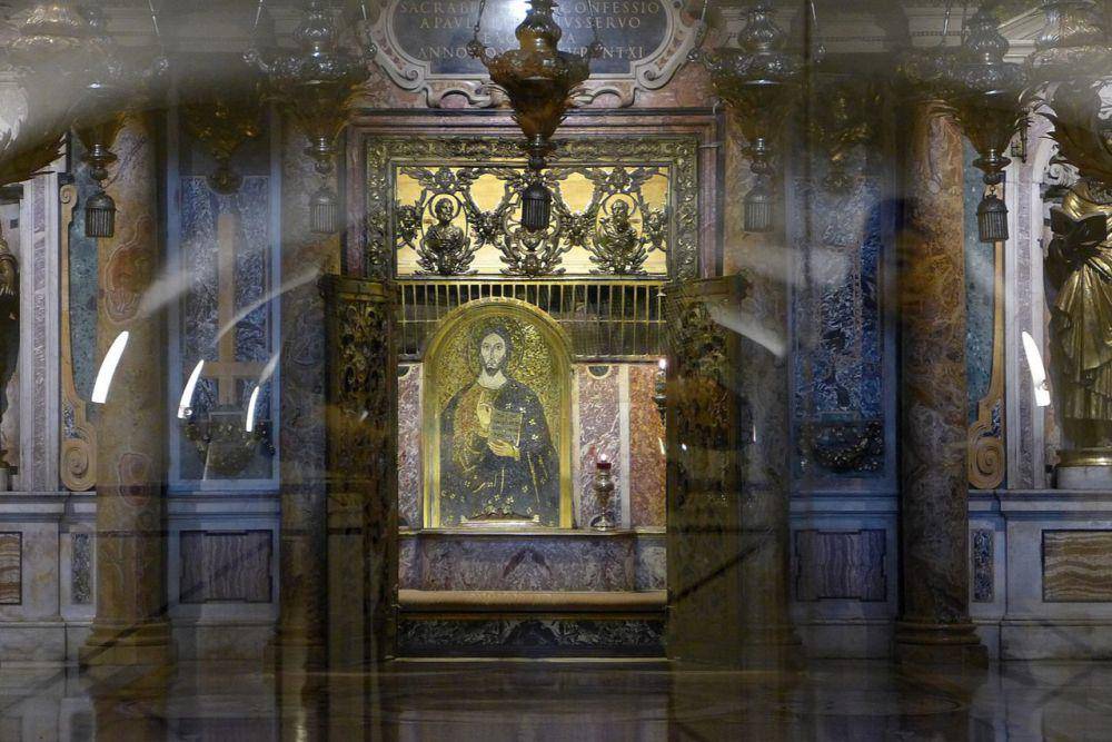 Makam Santo Petrus di Basilika Santo Petrus, Roma. (commons.wikimedia.org/Dnalor 01)
