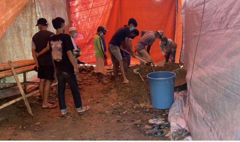 Tim Forensik Bongkar Makam Korban Pengeroyokan Oknum TNI di Serang