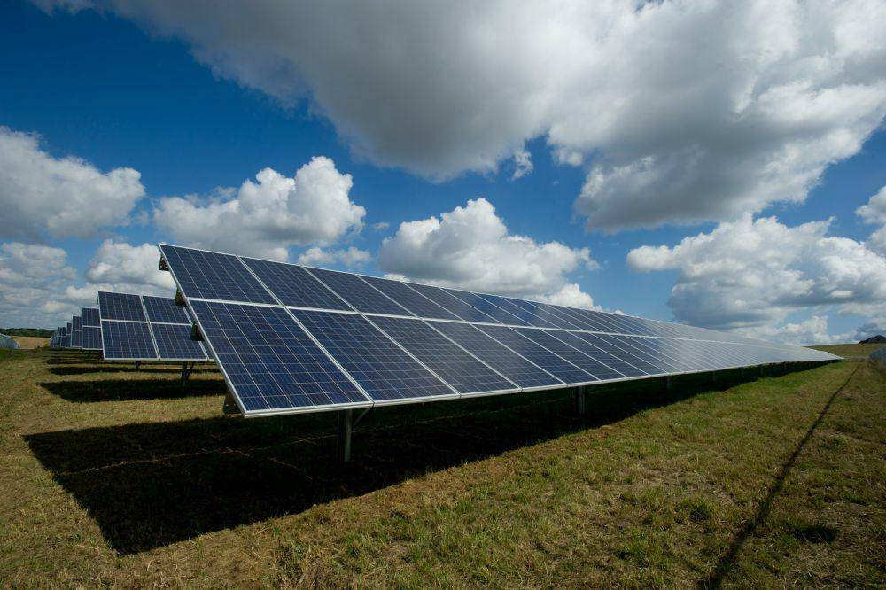 ilustrasi solar panel (unsplash.com/@publicpowerorg)