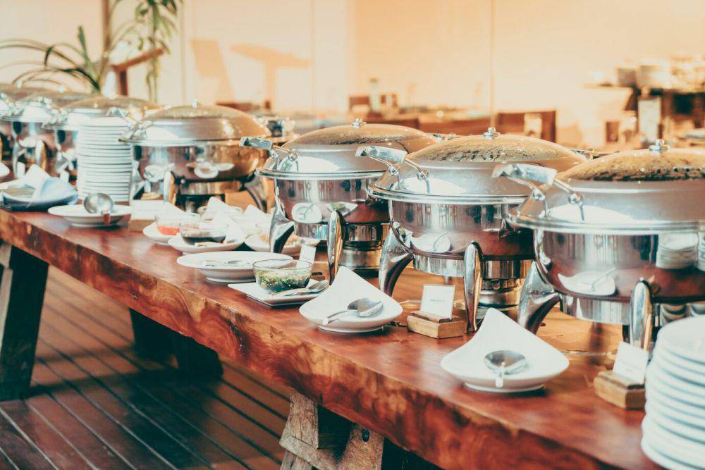 ilustrasi makanan hotel (freepik.com/mrsiraphol)