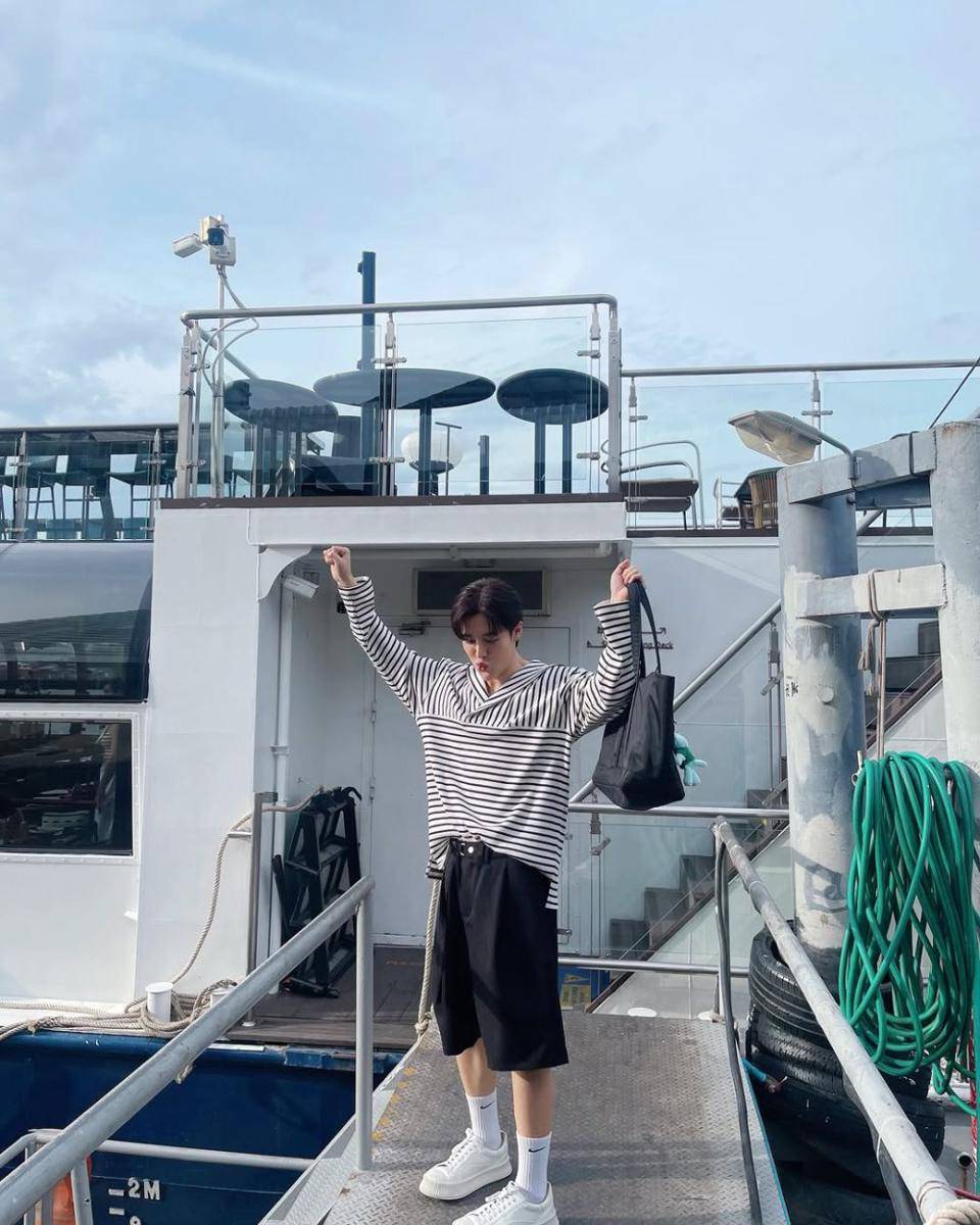 summer outfit ala Arm Weerayut (instagram.com/arm_wc)