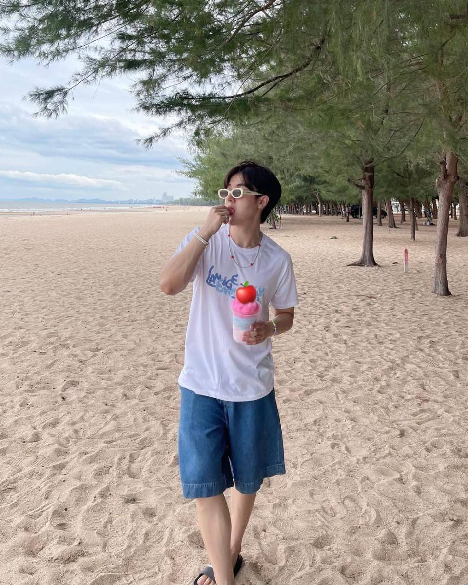 summer outfit ala Arm Weerayut (instagram.com/arm_wc)