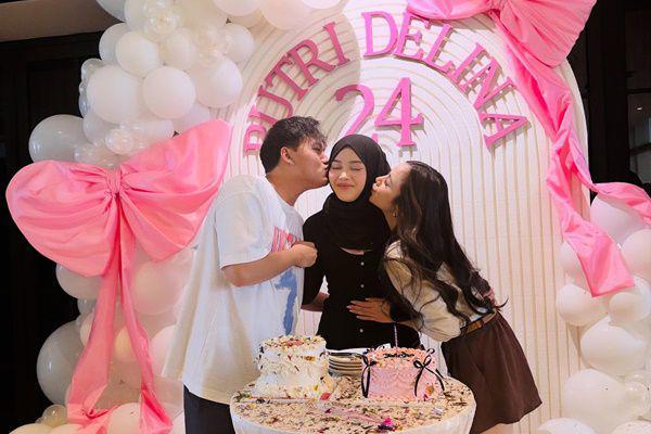7 Potret Ultah Ke-24 Putri Delina, Dapat Kejutan dari Keluarga