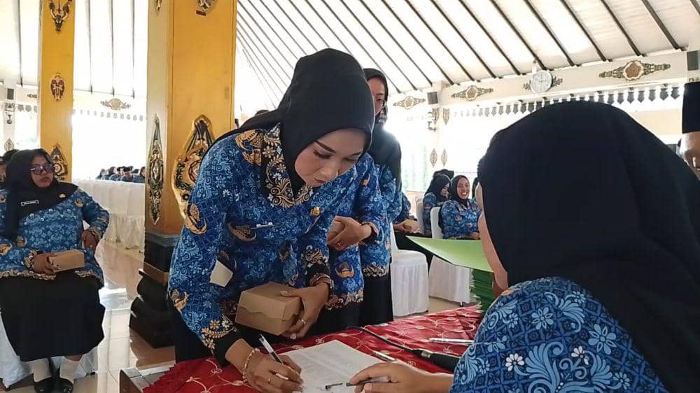 Sebanyak 1025 ASN baru di Magetan resmi terima SK pengangkatan. IDN Times/ Riyanto.