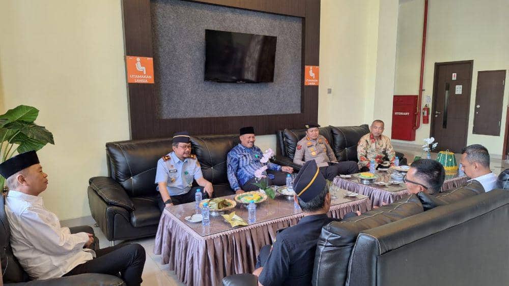 Rapat Koordinasi terkait kesiapan keberangkatan jemaah di Asrama Haji Sudiang, Rabu (30/4/2025).(Dok. Kemenag Sulsel)