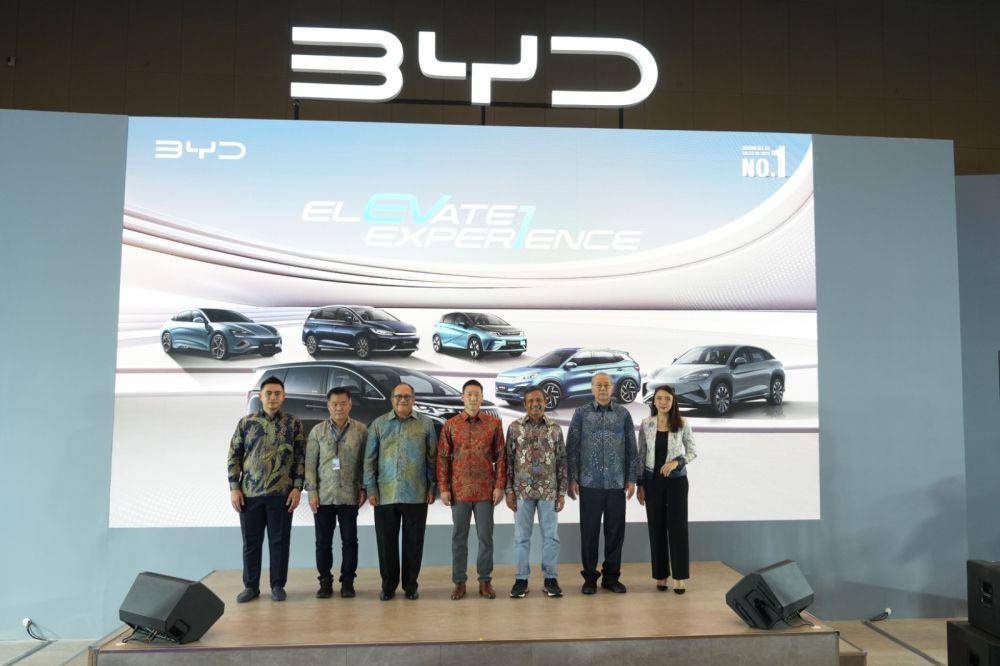 Pengunjung bisa test drive (BYD)