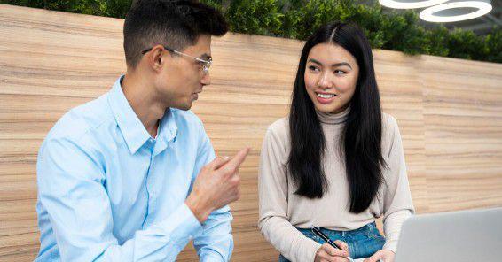 7 Tips Agar Kamu Disukai Orang Lain saat Bicara, Bahasa Tubuh Penting