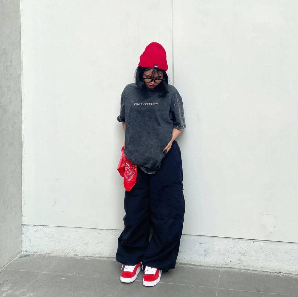 Kaos oversized. (instagram.com/abigailezia)