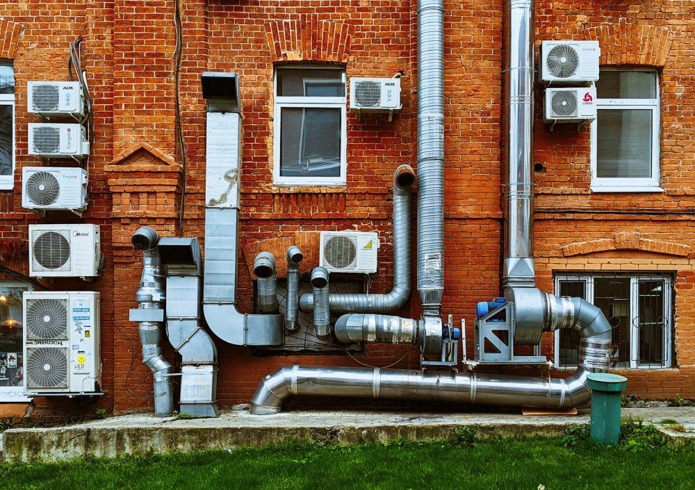 ilustrasi jendela dan ventilasi (unsplash.com/Vadim Babenko)
