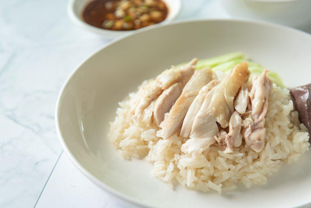 5 Tips Membuat Ayam Hainan yang Empuk dan Gurih, Gak Kering!