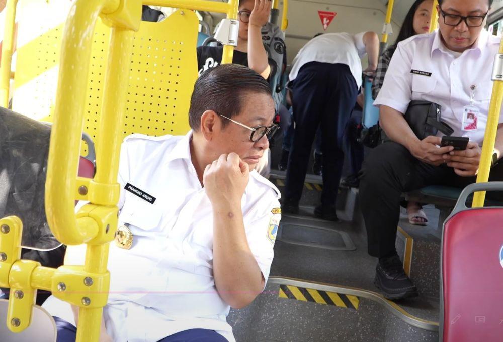 Pramono Pakai Mobil Dinas ke DPR Usai Naik TransJakarta Pagi Hari