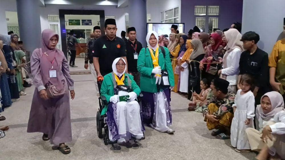 Calon Jemaah Haji Tulungagung saat hendak diberangkatkan. IDN Times/ Bramanta Pamungkass