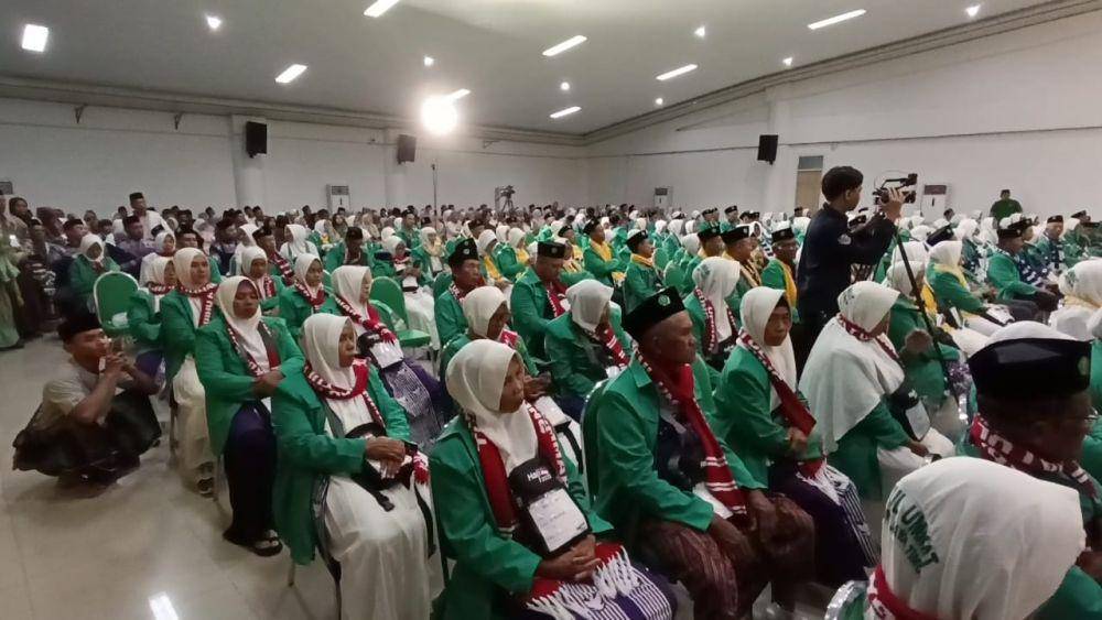 Calon Jemaah Haji Tulungagung saat hendak diberangkatkan. IDN Times/ Bramanta Pamungkass