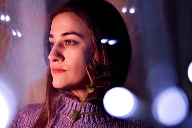 Waspadai! 5 Cara Love Bombing Mengubah Standar Normal dalam Hubungan