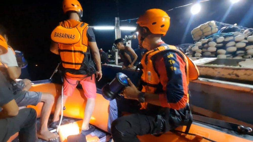 Pencarian hari pertama korban terseret arus di perairan Teluk Kupang. (Dok Basarnas Kupang)