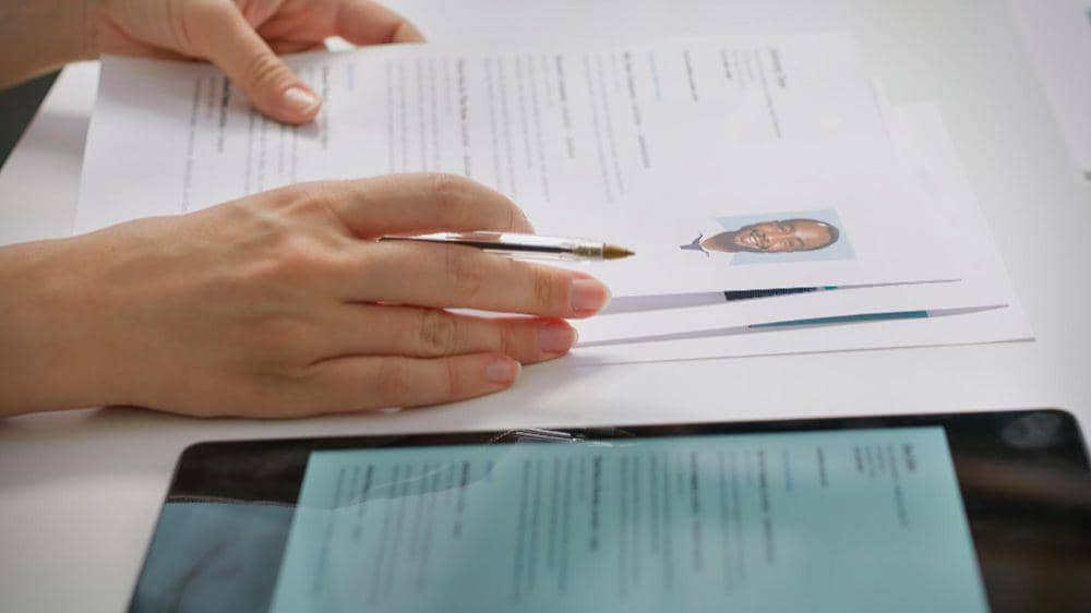 ilustrasi CV lamaran kerja (freepik.com/DC Studio)