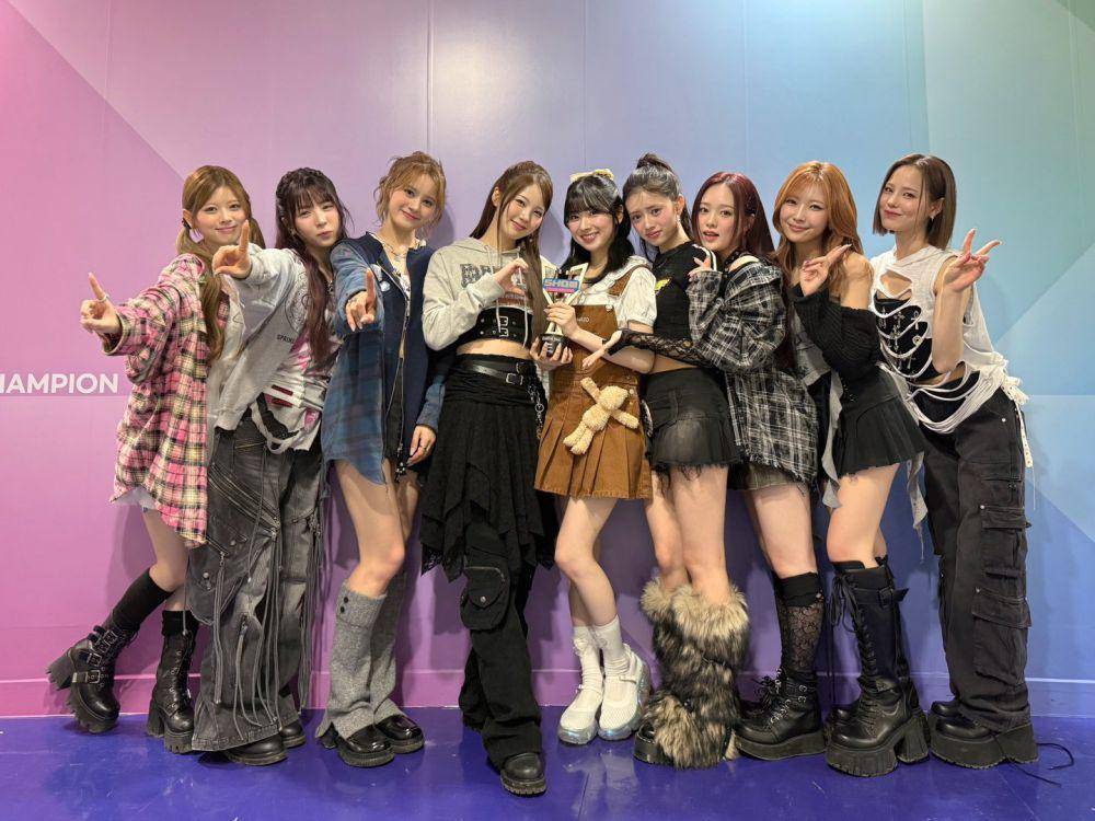 NiziU (x.com/showchampion1)