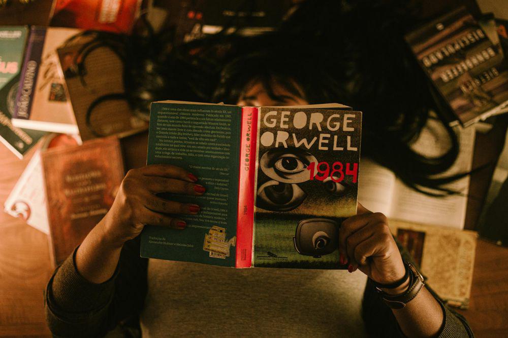5 Lagu yang Terinspirasi dari Novel 1984 Karya George Orwell