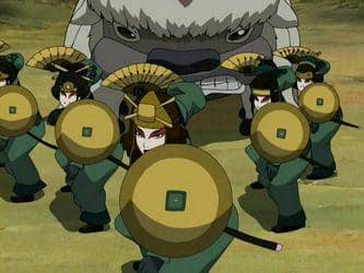 Suki dan Kyoshi Wariors saat melindungi Appa (dok.Nickelodeon/Avatar: The Last Airbender)