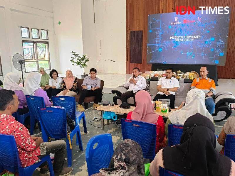 Direktur Conrita Ermanto berikan arahan ke peserta workshop IKN Digital Community di Kecamatan Loa Janan (IDN Times/Ervan)