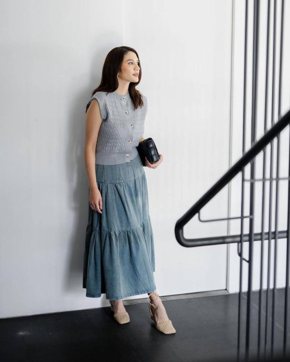 referensi outfit rok ala Acha Sinaga (instagram.com/achasinaga)