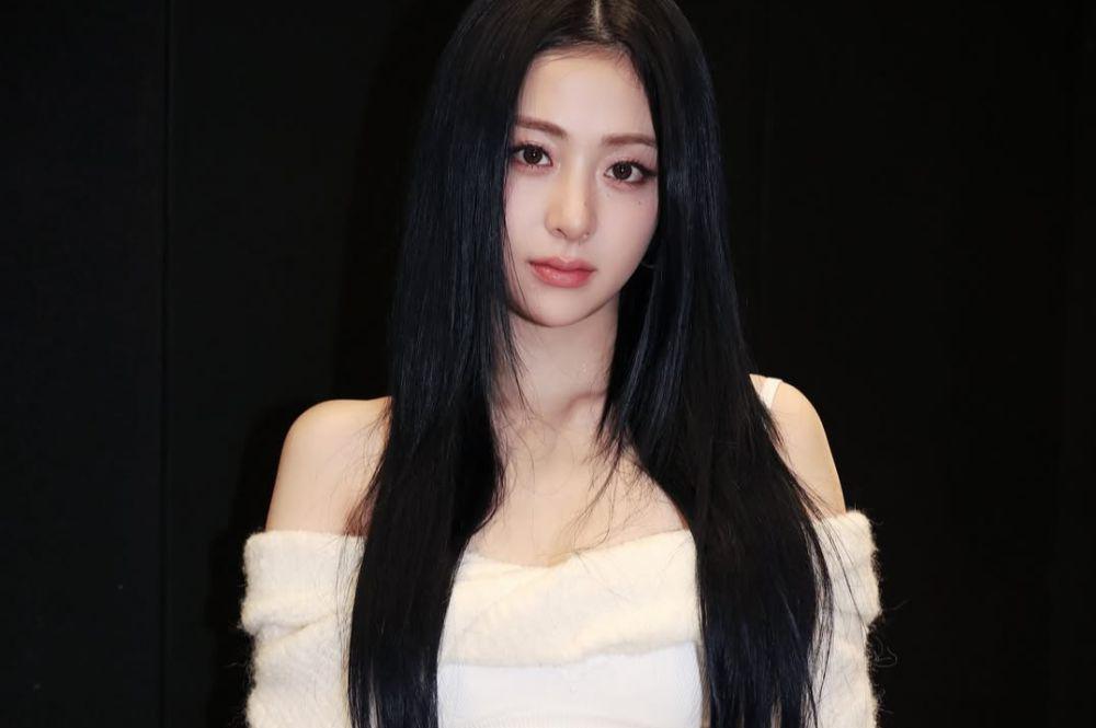 Yunjin LE SSERAFIM Absen dari Aktivitas Grup karena Masalah Kesehatan