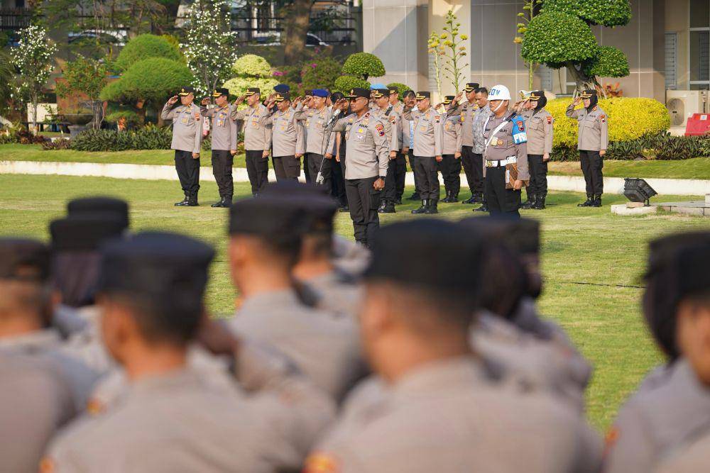Apel pasukan Polrestabes Semarang untuk memastikan tidak ada yang bawa pistol saat perayaan May Day. (IDN Times/Fariz Fardianto)