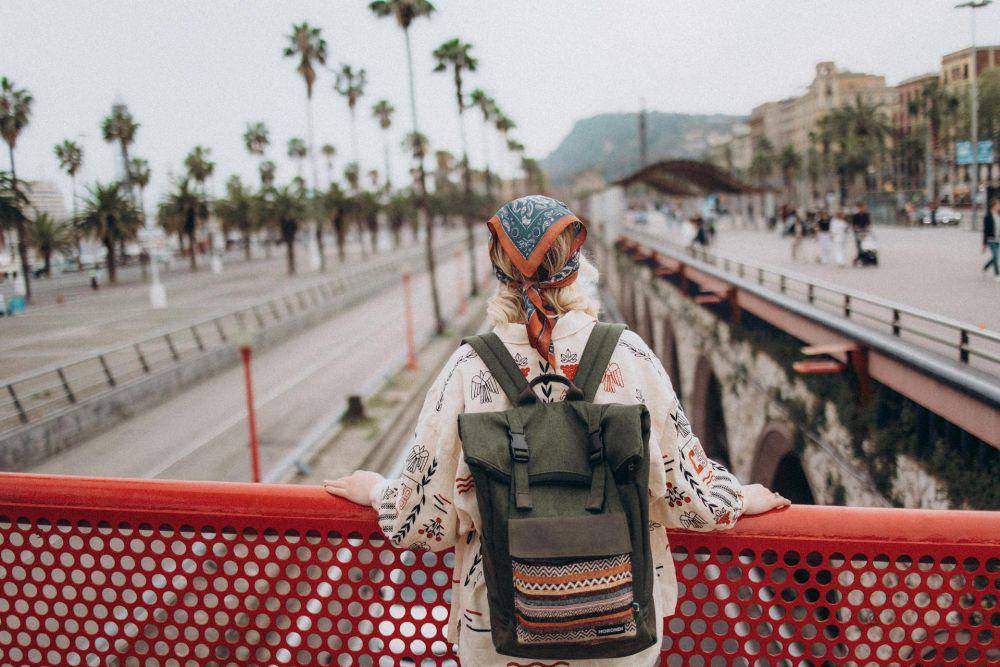 ilustrasi solo traveler (pexels.com/Alina Rossoshanska)