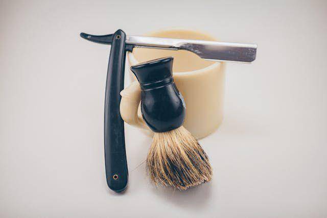 ilustrasi mencukur bulu ketiak dengan shaving cream (pexels.com/Josh Sorenson)