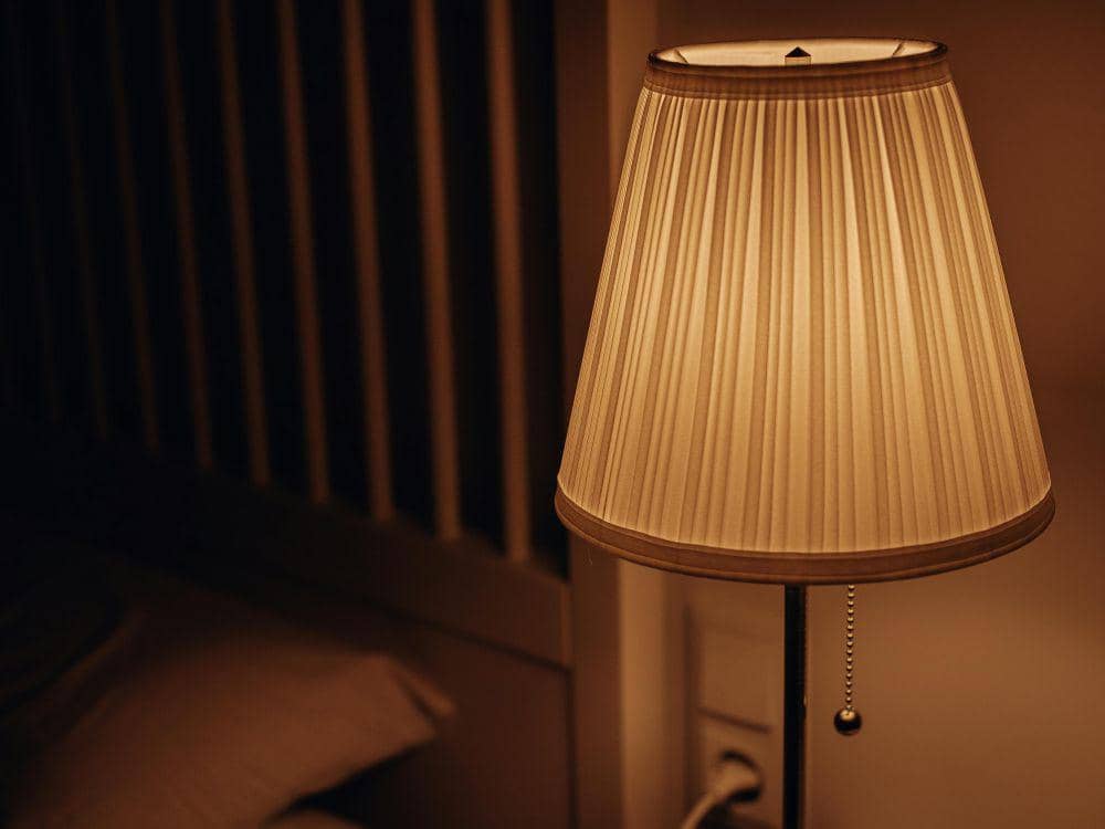 ilustrasi lampu tidur