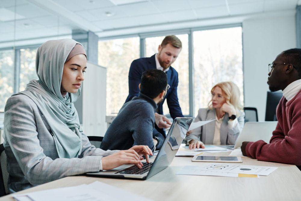 ilustrasi suasana kerja (pexels.com/Tiger Lily)